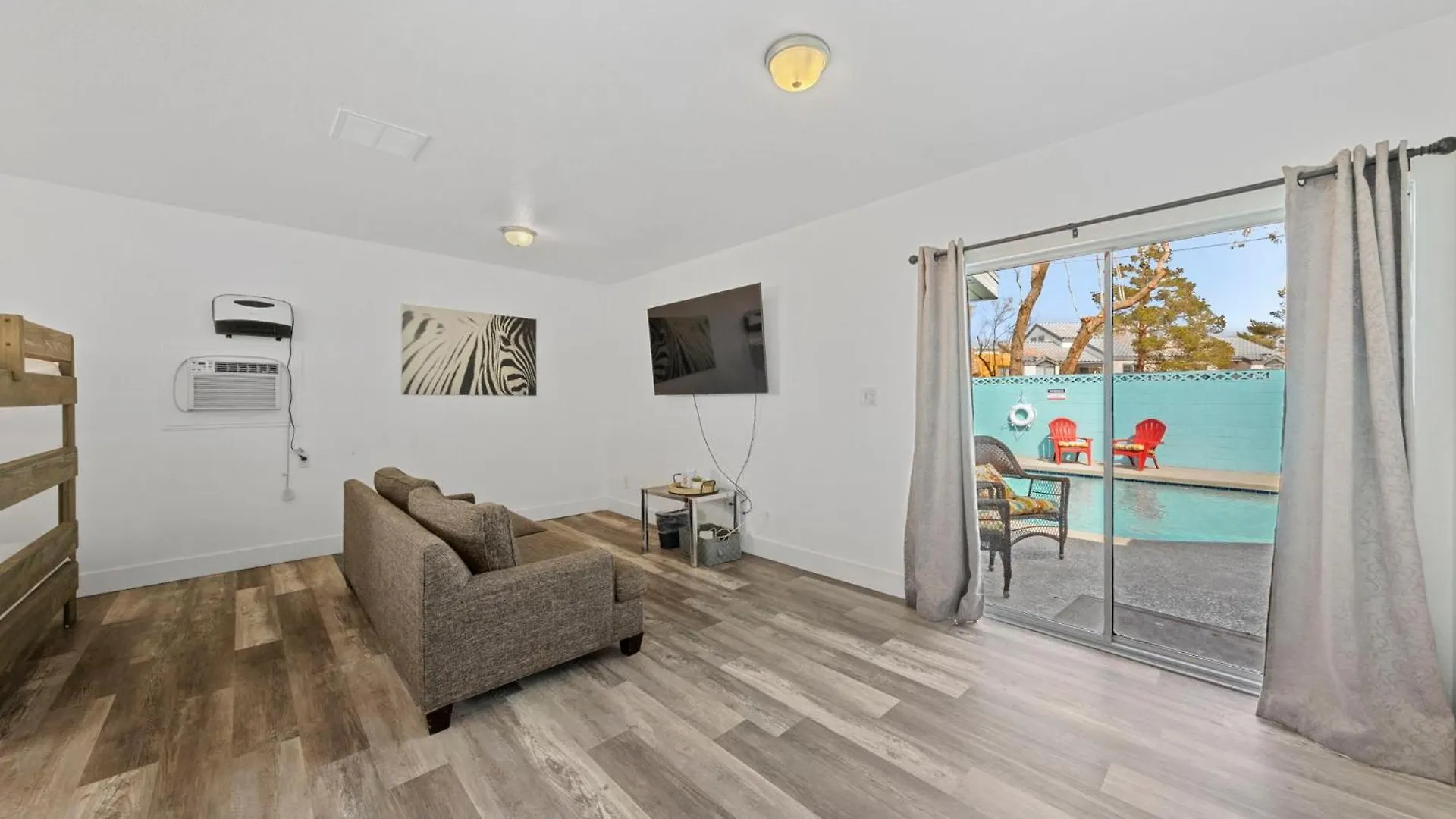 Vegas Getaway: Central 1 Story, Private Pool, Game Room Las Vegas