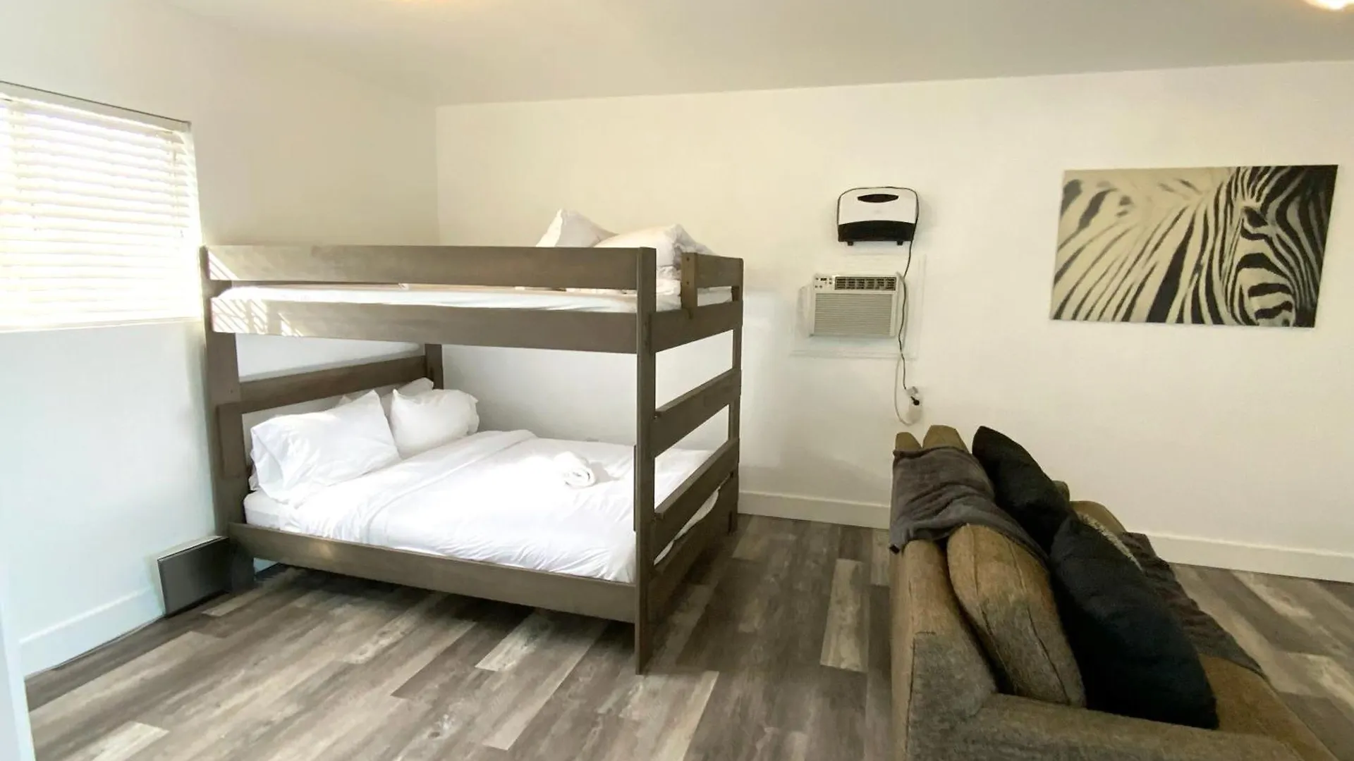 Vegas Getaway: Central 1 Story, Private Pool, Game Room Las Vegas Dom wakacyjny