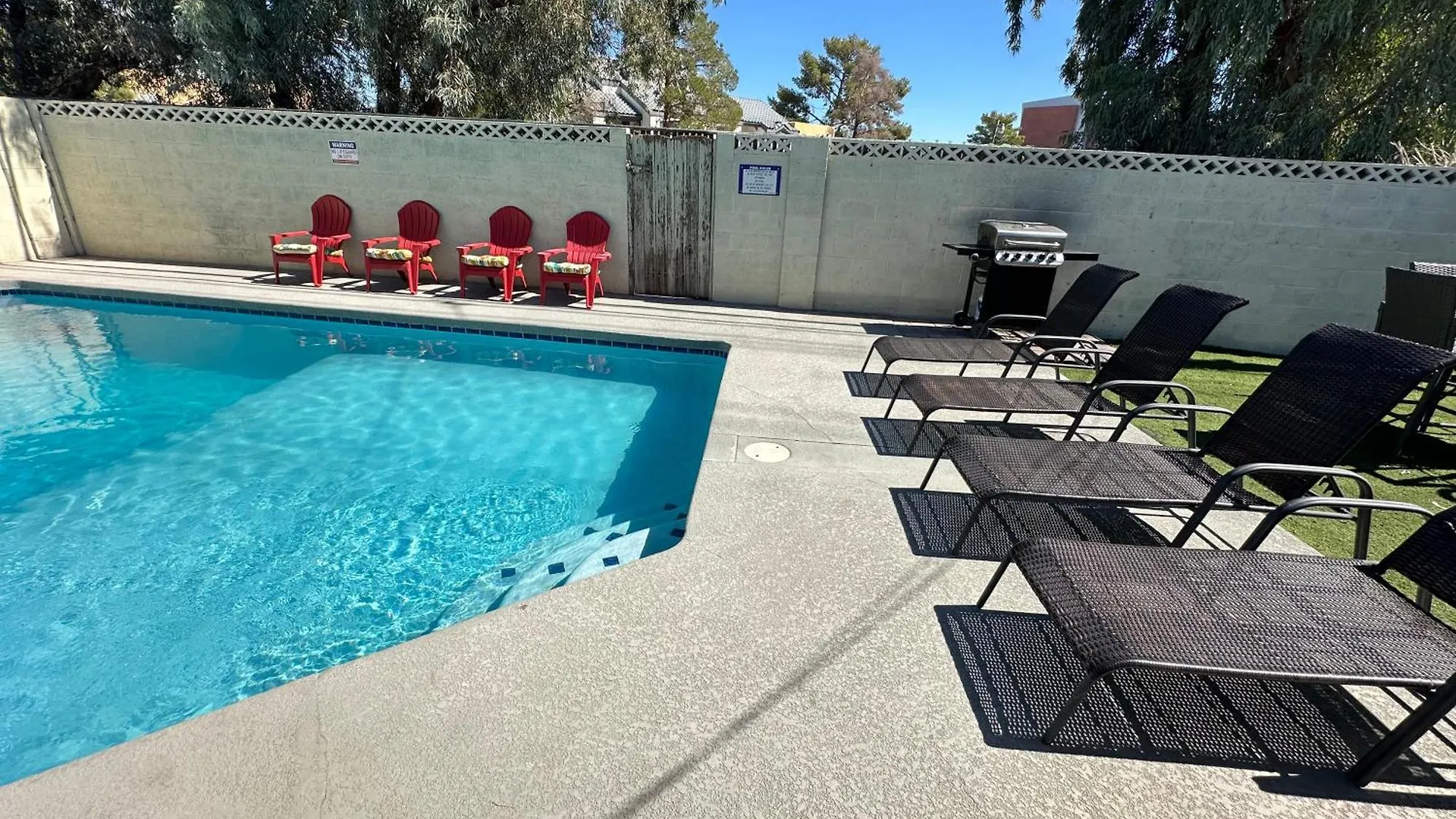 Vegas Getaway: Central 1 Story, Private Pool, Game Room Las Vegas